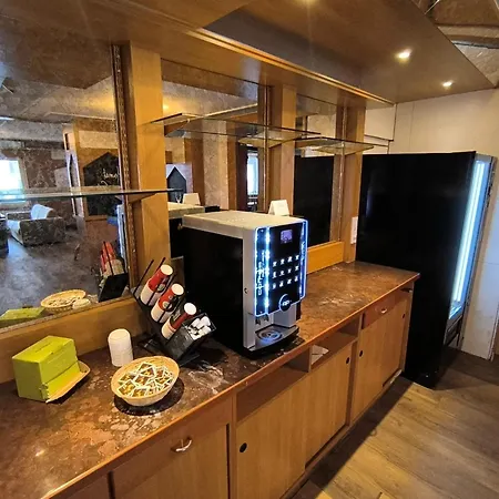 Отель Smart B&b2 Bb2 300 *